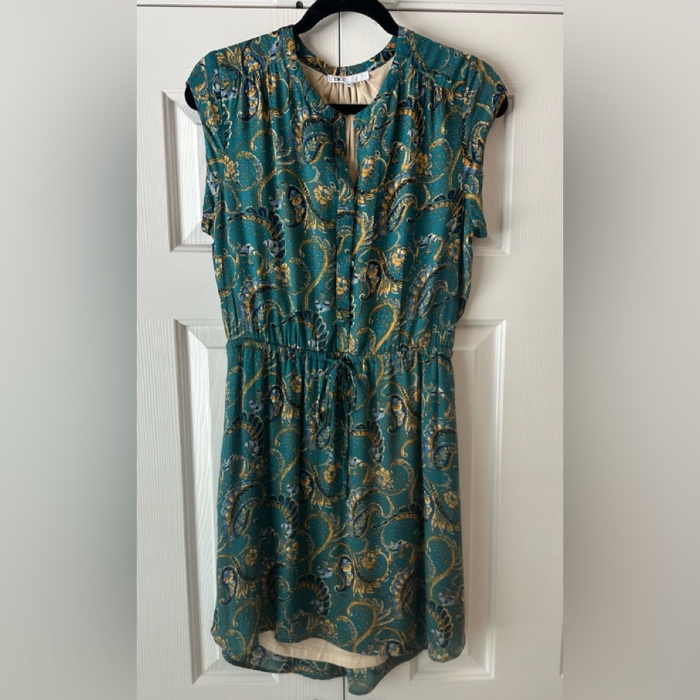 DR2 High-Low Dress, Casual, Lined, Cap Sleeve Dress
Sz M
Very Good Condition
